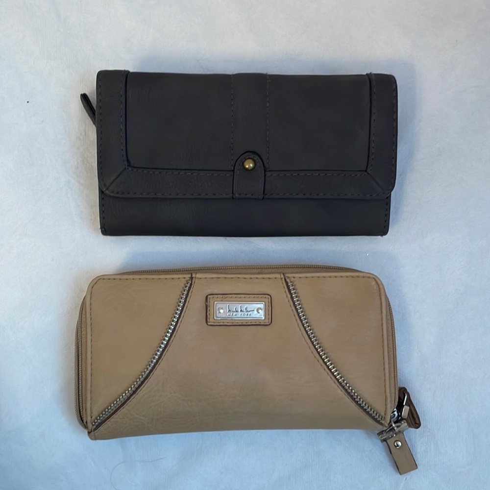 2 wallets